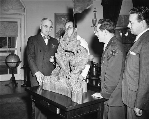 Raising Flag Iwo Jima Sculpture 1945